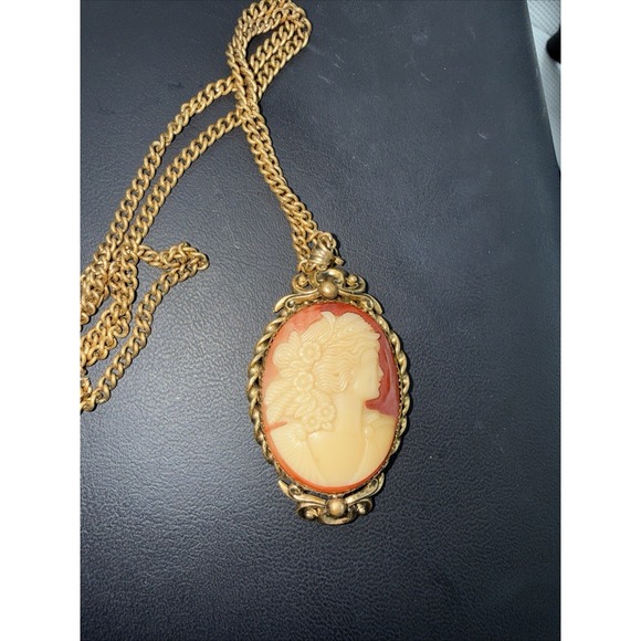 Vintage 50s 60s pressed glass shell CAMEO pendant gold Plated